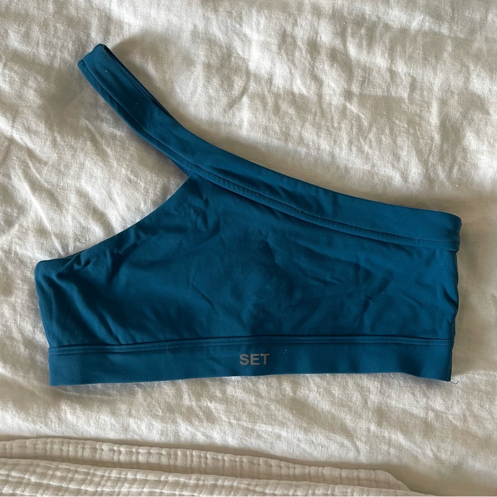 Set Active One Shoulder Top